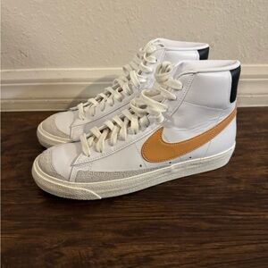 Nike Blazer Mid 77 VNTG White/Amber Men’s Sneakers Size 9 BQ6806-125